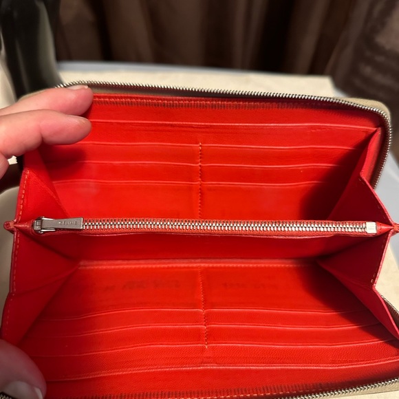 Celine with COA in excellent condition. Beautiful long wallet zip around. - Picture 5 of 6